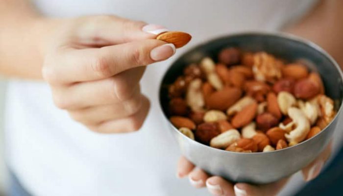 Как проявляется аллергия на орехи? Симптомы непереносимости и первая помощь