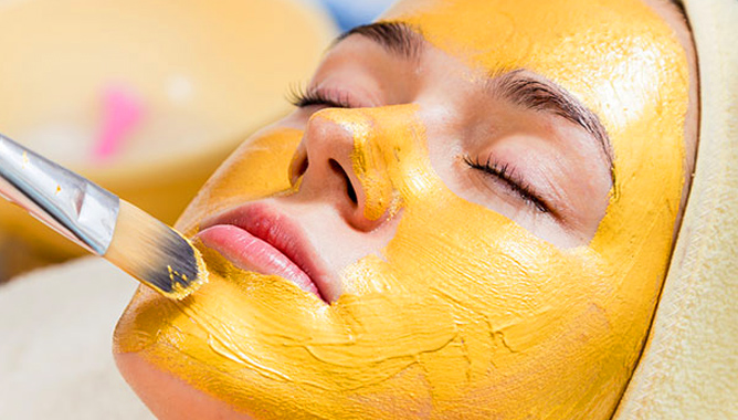 Как приготовить омолаживащую маску для лица из желтка? А также эффективные яичные средства от морщин и прыщей