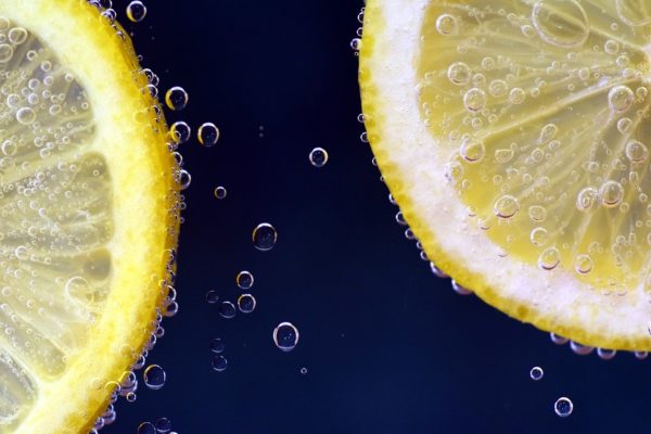 Полезно ли протирать лицо лимоном?