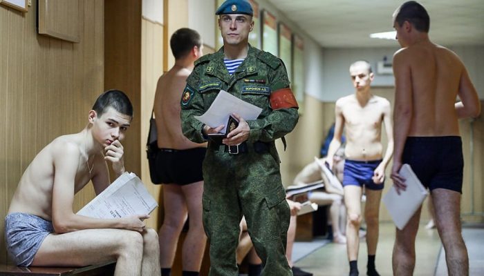 С атопическим дерматитом берут ли в армию: ответы специалистов и противопоказания к службе