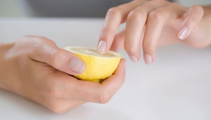 Что делать, если желтеют ногти на руках у женщины? Основные причины, почему это происходит, а также, что делать в этом случае