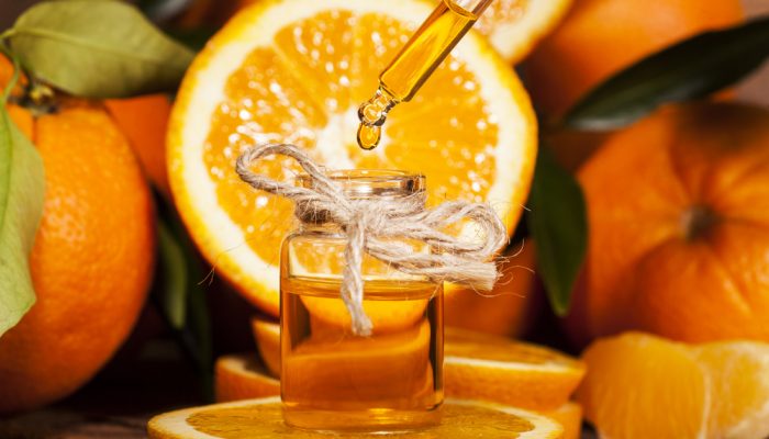 Как используется апельсиновое масло для лица? Полезные свойства и инструкция