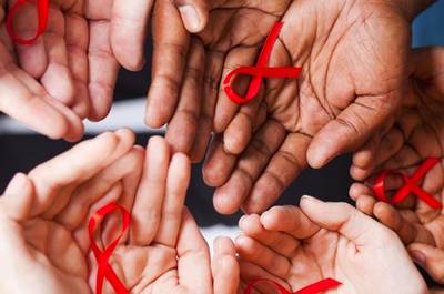 Что такое СПИД и ВИЧ (симптомы, как передается, диагностика, лечение)