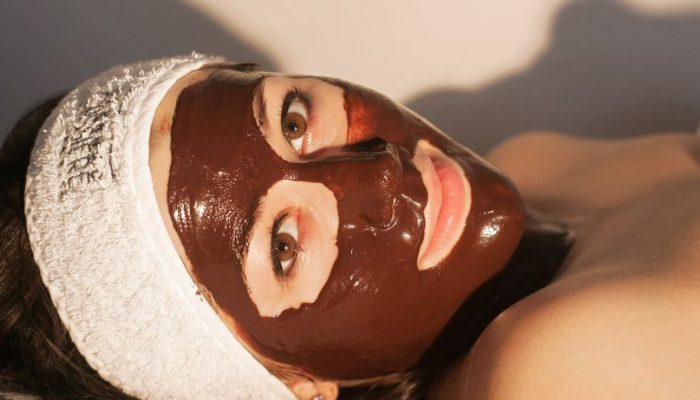 Чем полезна шоколадная маска для лица? Способы приготовления и эффекты