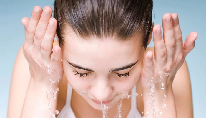 Опоясывающий герпес и лишай: можно ли мыться и мочить лицо и тело при такой инфекции?