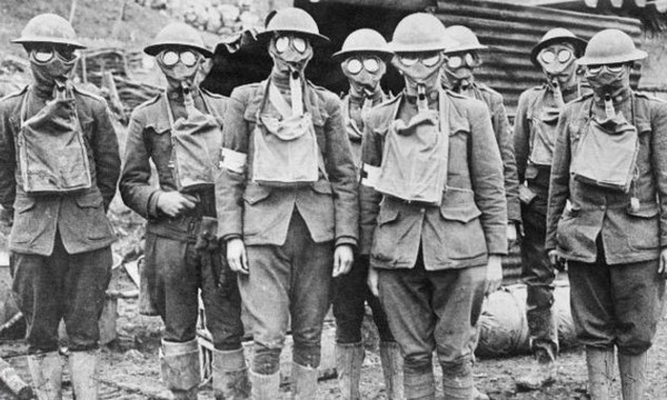 Американские солдаты в противогазах (Первая Мировая Война)