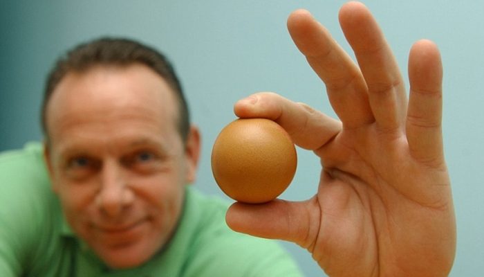 Можно ли греть ячмень на глазу? Подходит ли для этого куриное яйцо?