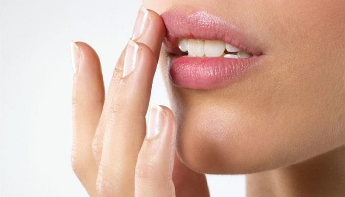 Что означают белые точки на губах и как их убрать? Отвечают эксперты