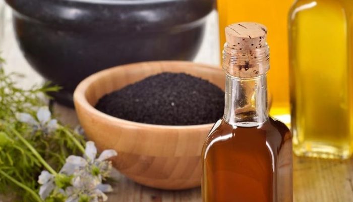 Как использовать масло черного тмина для лица от прыщей и морщин? Правильные рецепты