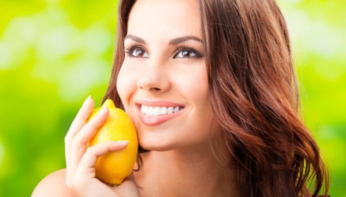 Как отбелить лицо лимоном?