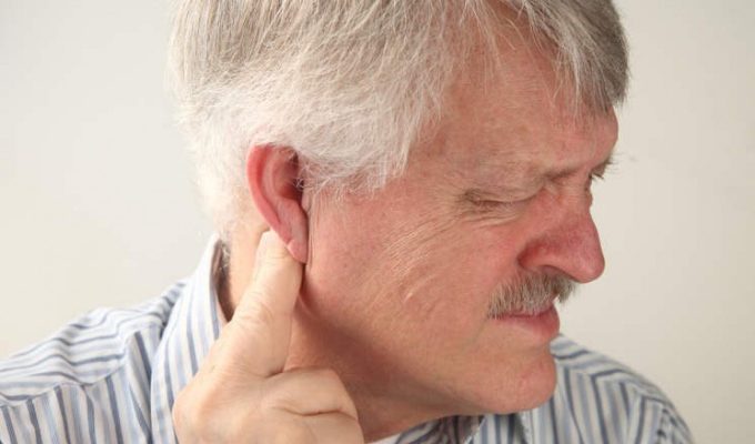 Почему возникает зуд, жжение и боль в ушах? Основные причины, тактика лечения, народные средства, а также выбор мази и капель