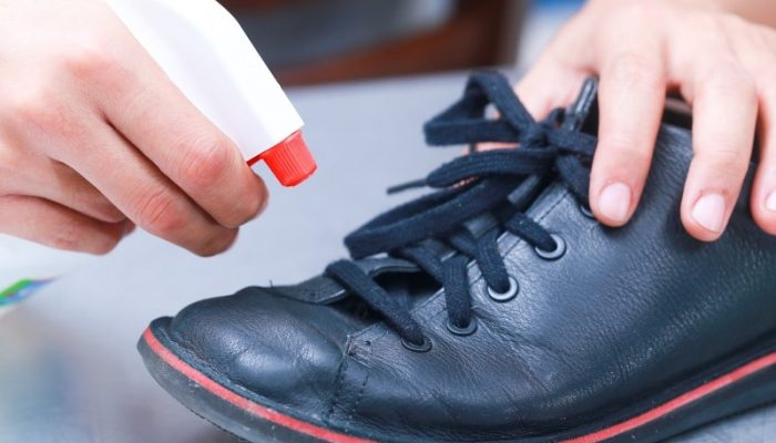 Дезинфекция в домашних условиях: чем обработать обувь от грибка ногтей?