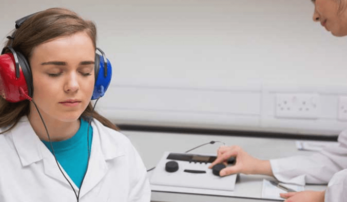 Забота о слухе: Искусство аудиометрии в сети поликлиник "Семейный доктор"